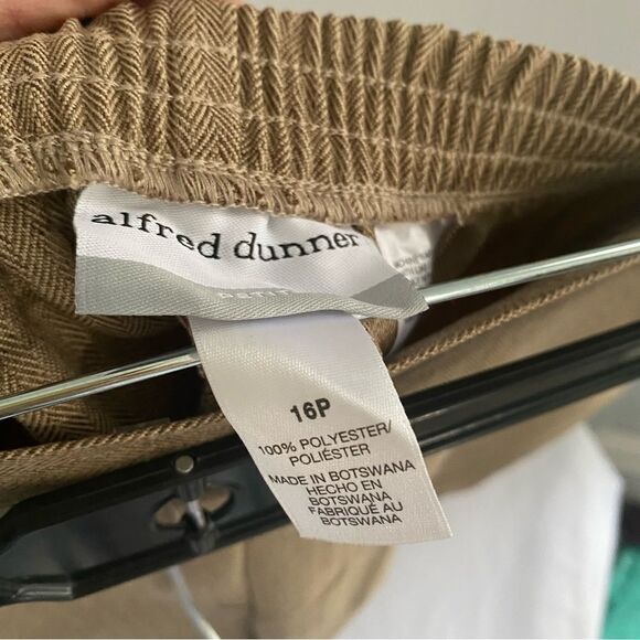 Alfred Dunner Petites Women’s Flat Front Classic Pull On Pants size 16P Brown - Picture 3 of 3